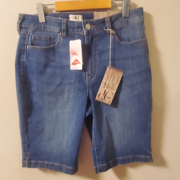 d/C Jeans | Slightly Curvy Bermuda Shorts - Picture 2 of 10